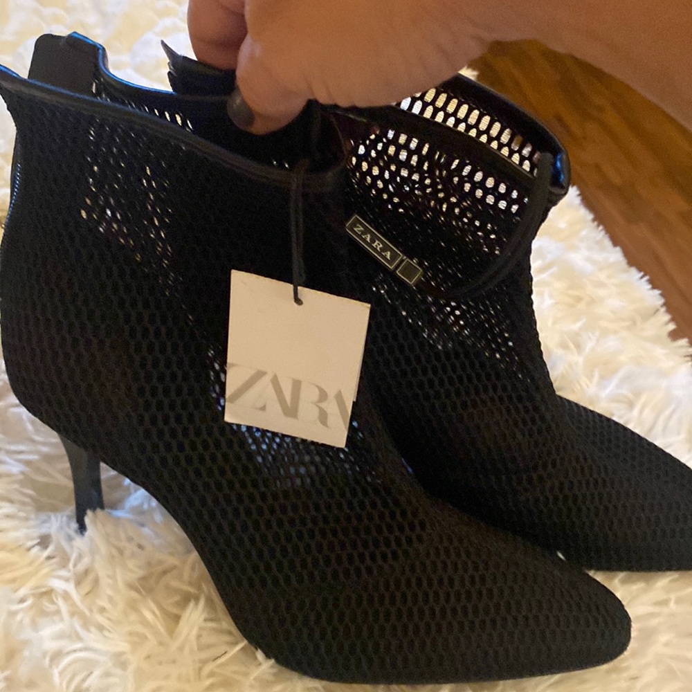 Black fish net Zara heeled boot